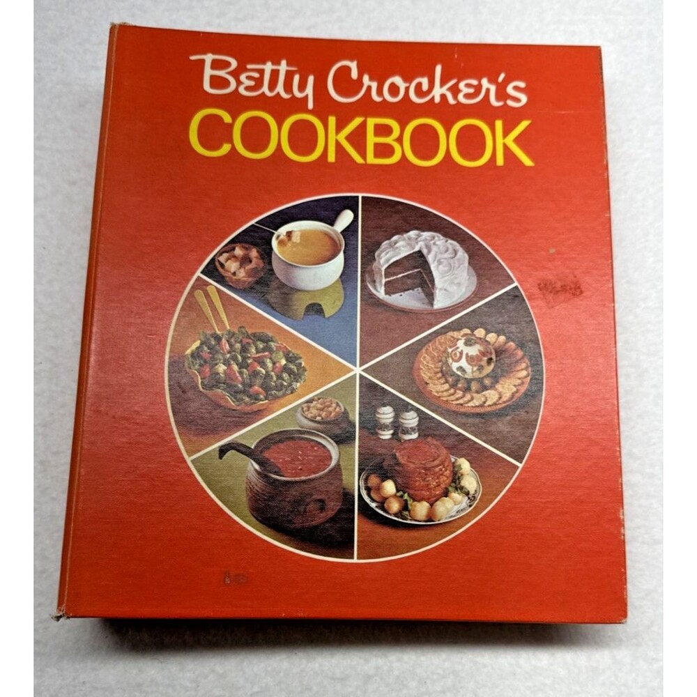 Betty Crocker's Cookbook 1971 10th Printing Vintage Red 5 Ring Binder Recipes